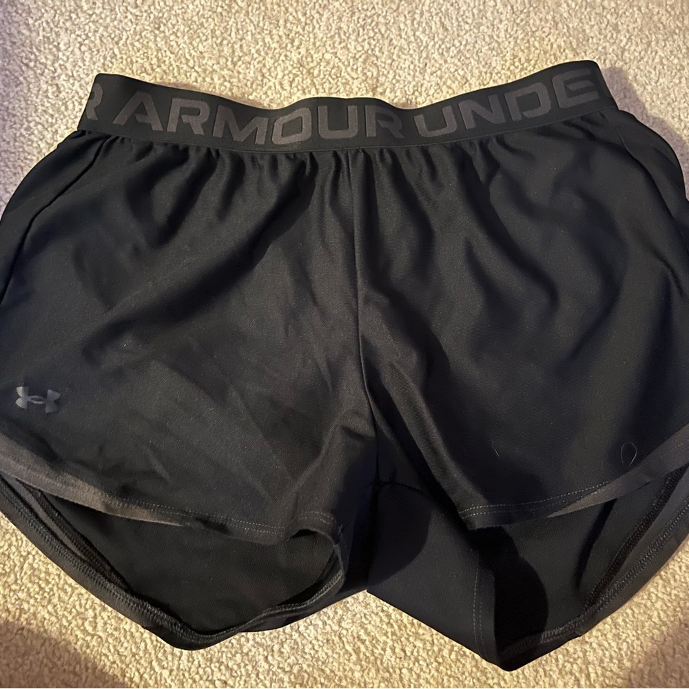 Under Armour Black Athletic Shorts SIZE MEDIUM